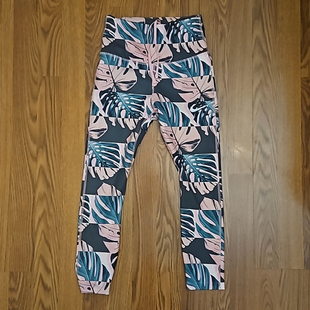 Nike Dri-Fit Athletic Cropped Leggings/ XS